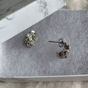 Brand New Silver DROPS Earrings with 6 rhinestones ❄️